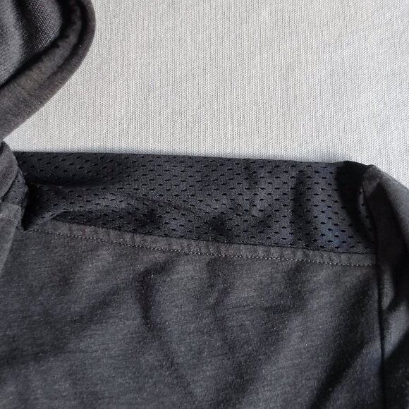 Under Armour active wear hoodie men's size M grey 1/2 zip, kangaroo pocket - Picture 8 of 11